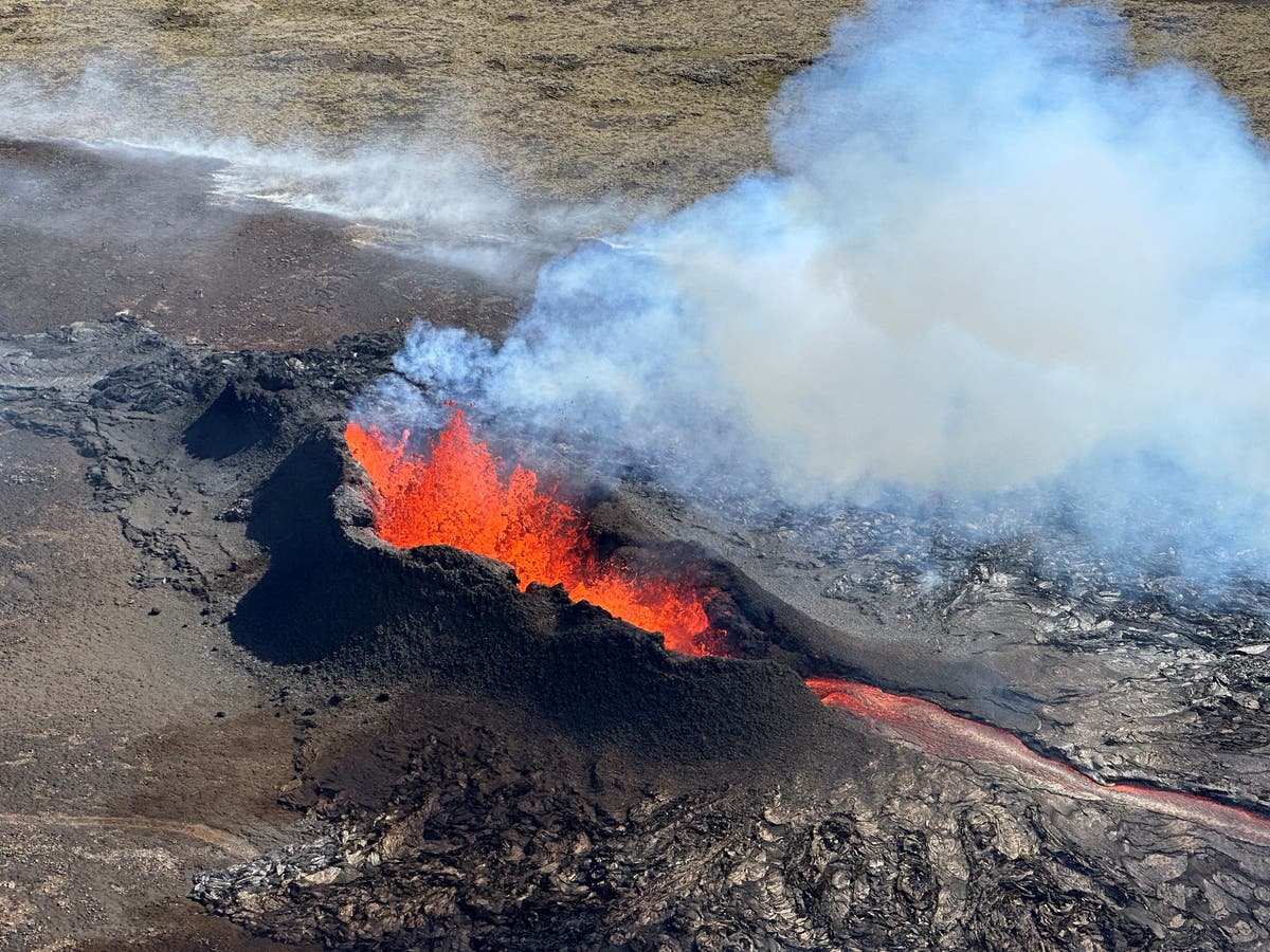 Đường hầm mắc-ma dài 15 km sôi sục trong lòng Iceland