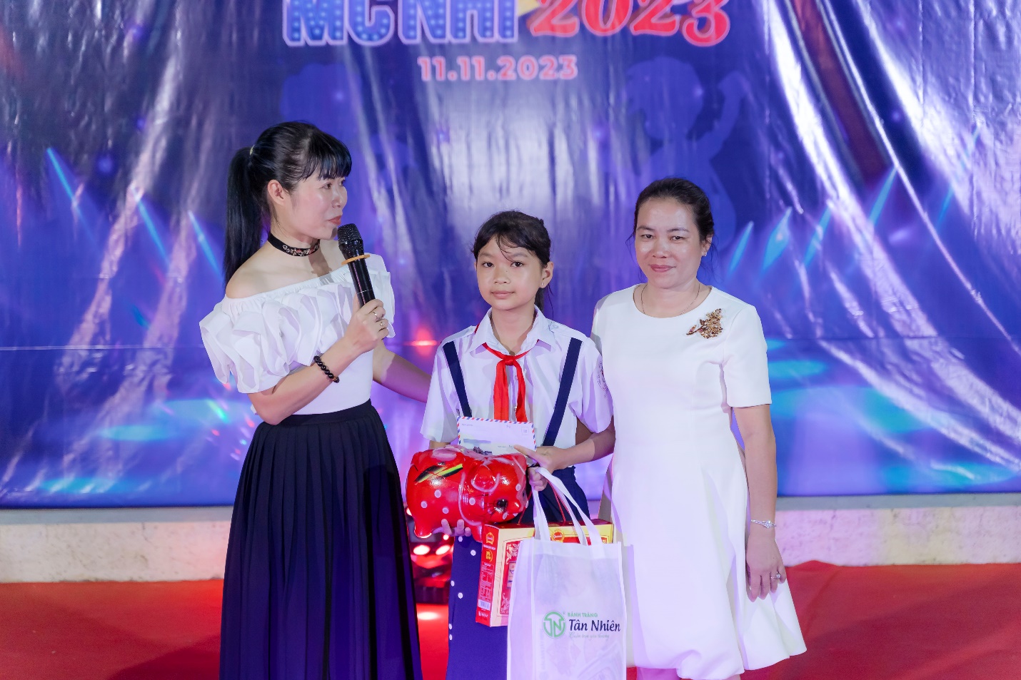 T&igrave;m kiếm t&agrave;i năng MC nh&iacute; giao lưu v&agrave; tặng qu&agrave; cho học sinh trường Nội tr&uacute; d&acirc;n tộc T&acirc;y Ninh - Ảnh 4.