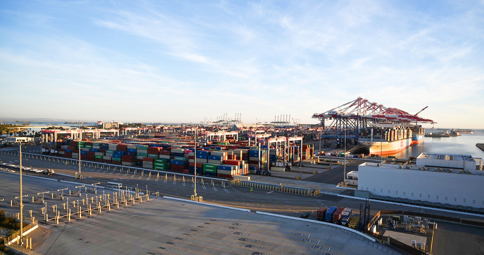 Cảng Long Beach và cảng quốc tế Long An ký kết Ý định thư thiết lập quan hệ - Ảnh 5. Cảng Long Beach và cảng quốc tế Long An ký kết Ý định thư thiết lập quan hệ - Ảnh 5.