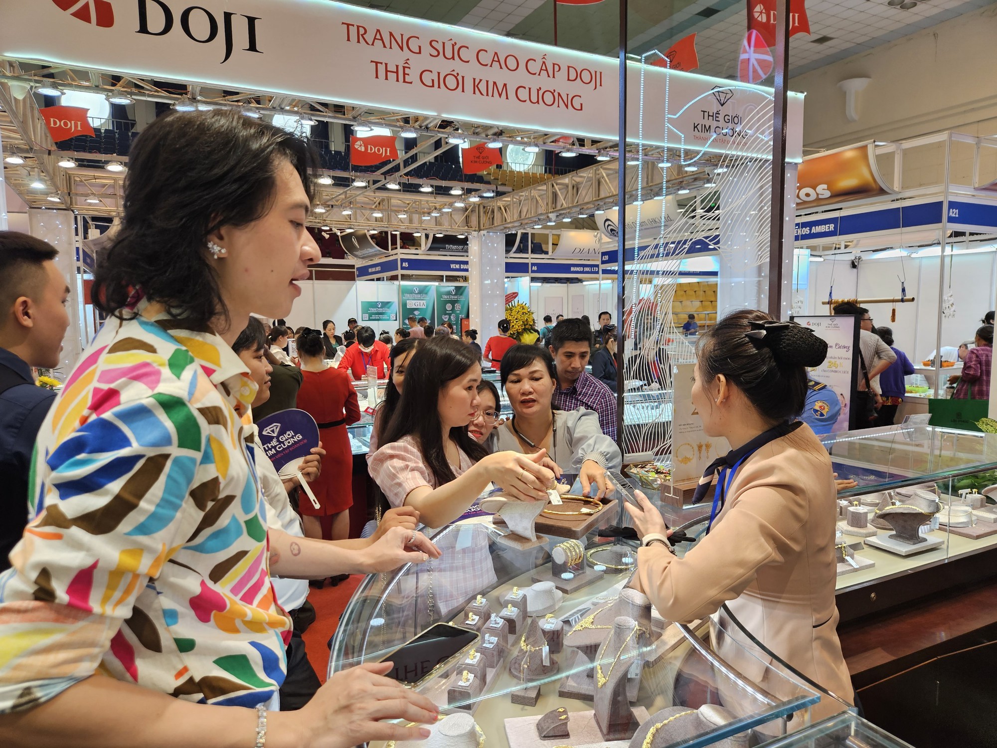 Vàng trang sức, kim cương cũng "đu trend" giảm giá ngày Black Friday