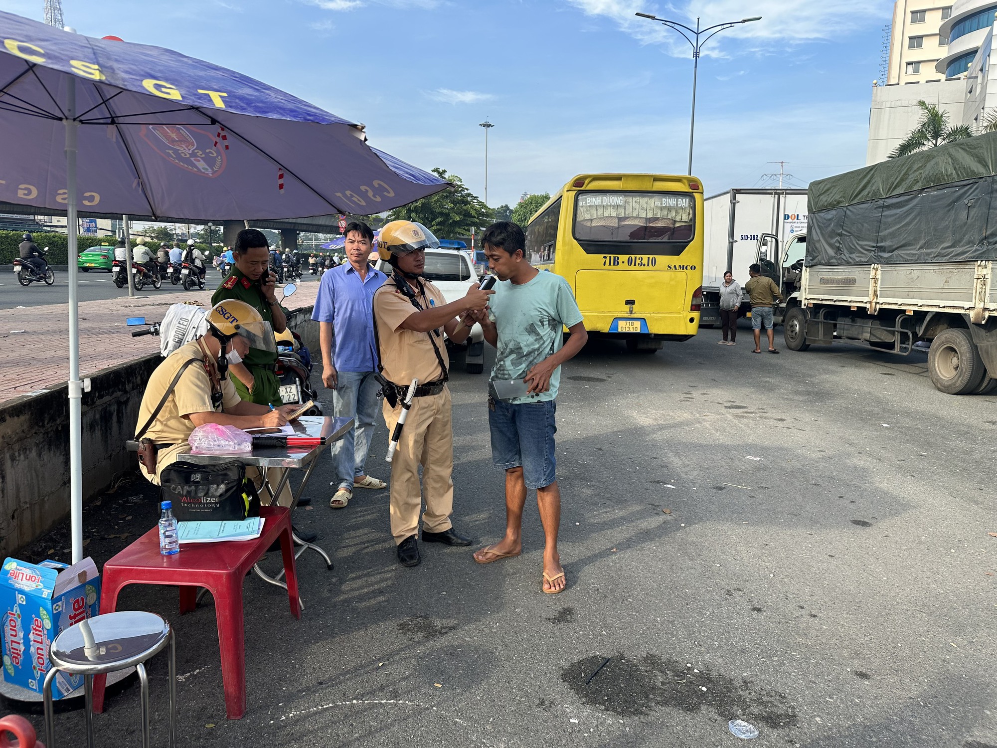 Kết quả ngày đầu ra quân siết chặt giao thông trên Quốc lộ 1 qua TP HCM
