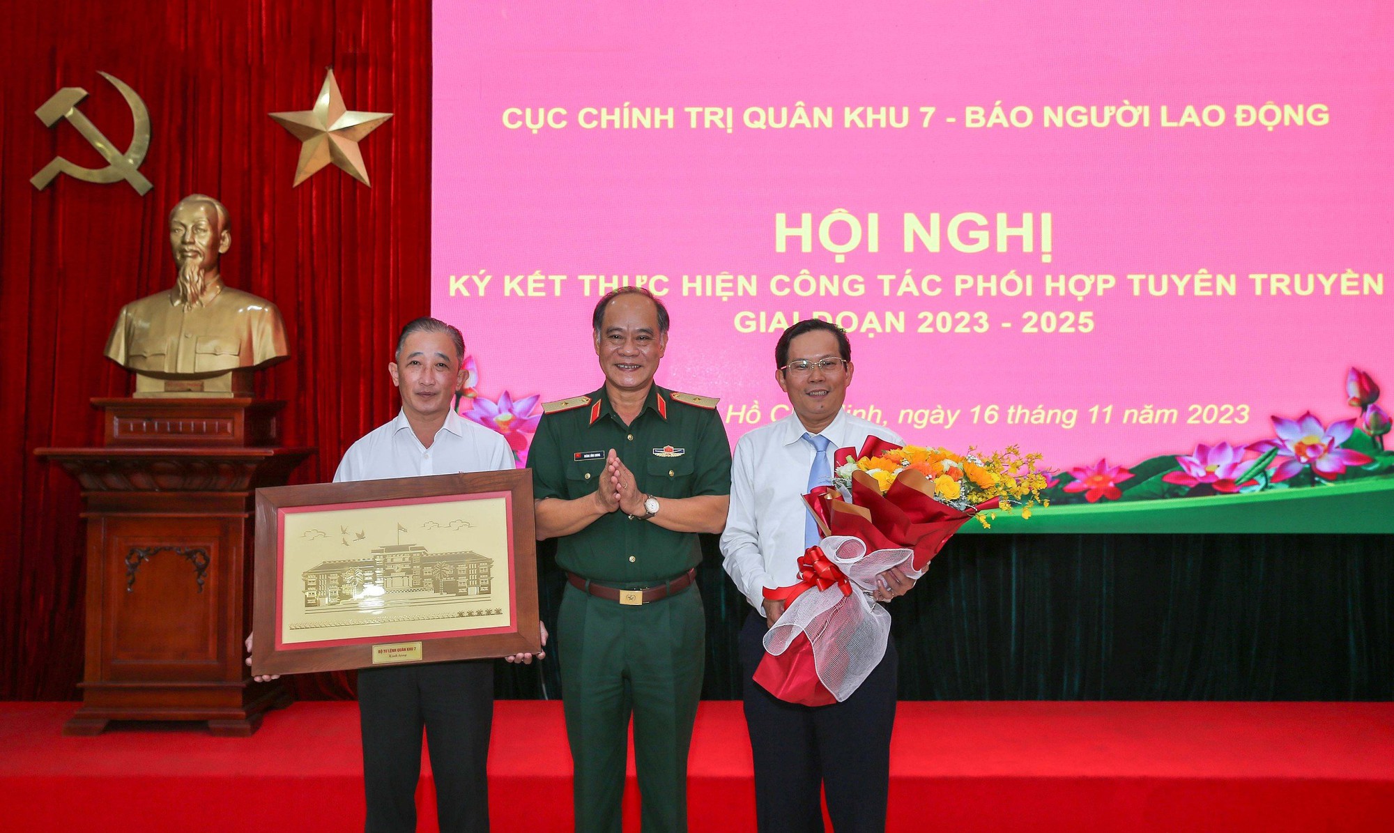 Bước tiến mới trong phối hợp giữa Cục Ch&iacute;nh trị Qu&acirc;n khu 7 v&agrave; B&aacute;o Người Lao Động - Ảnh 7.