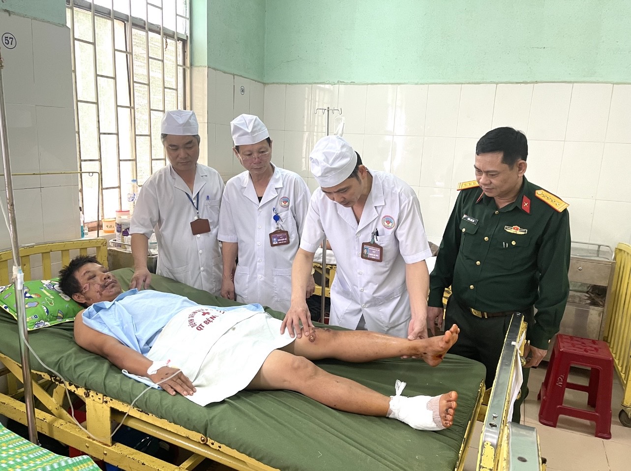 CUỘC THI VIẾT “NGƯỜI THẦY THUỐC TRONG TÔI”: Cứu người không chỉ là mệnh lệnh!