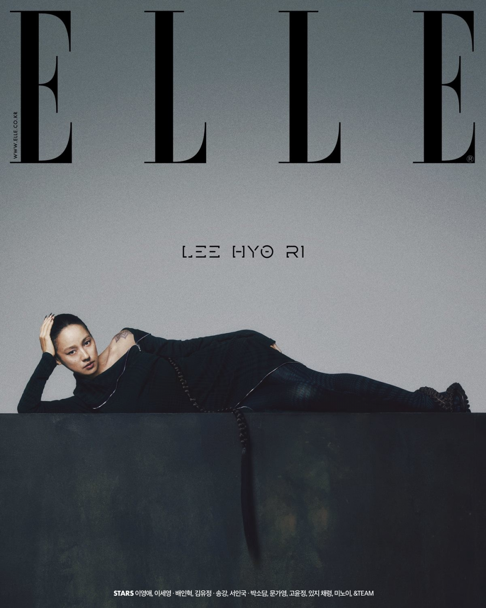 &ldquo;Nữ ho&agrave;ng gợi cảm&rdquo; Lee Hyori t&aacute;o bạo với ngực trần - Ảnh 3.