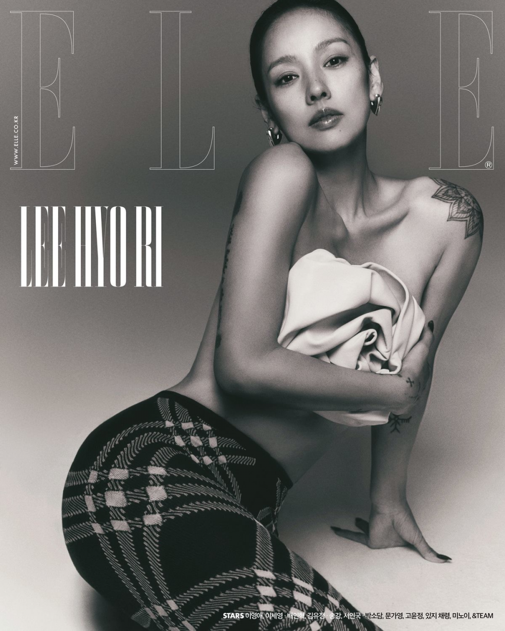 &ldquo;Nữ ho&agrave;ng gợi cảm&rdquo; Lee Hyori t&aacute;o bạo với ngực trần - Ảnh 1.