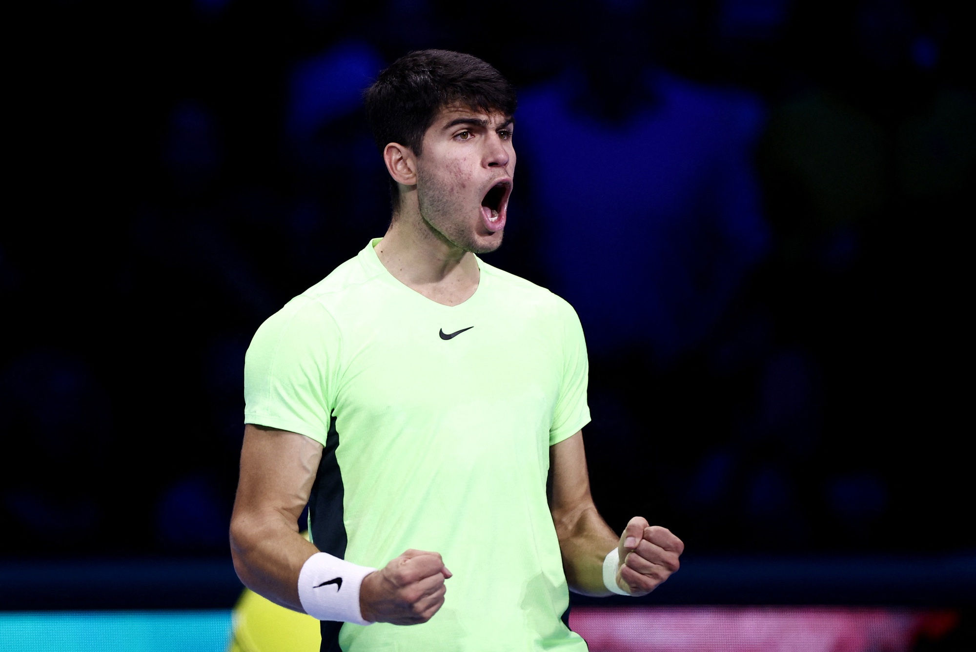 Đánh bại Medvedev, Alcaraz lần đầu vào bán kết và tái đấu Djokovic - Ảnh 1.