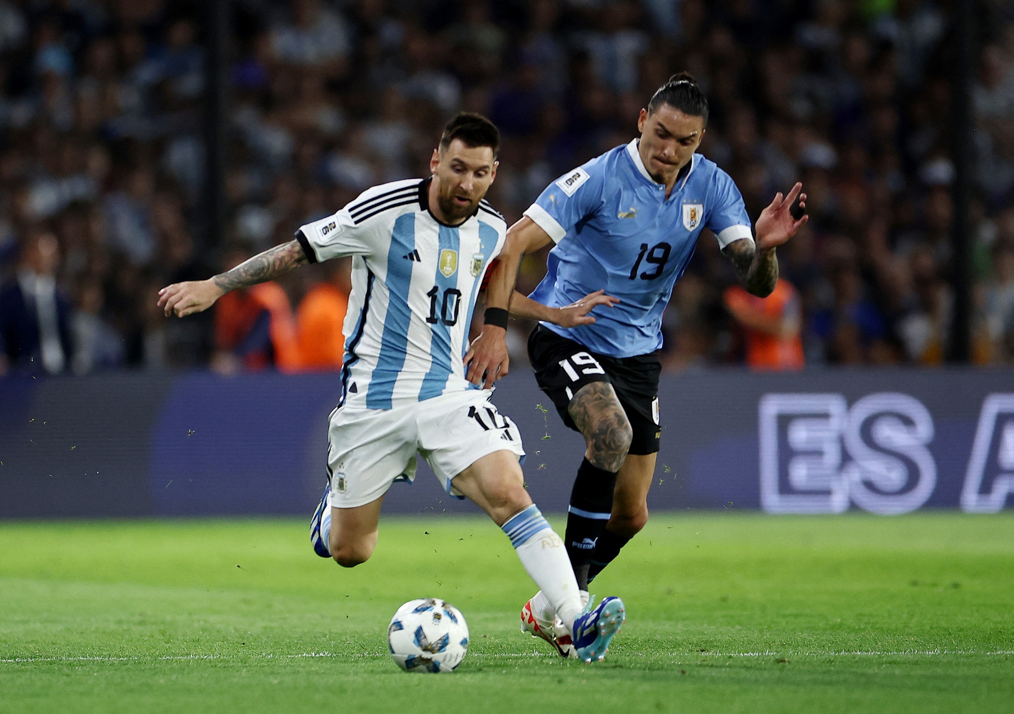 Messi th&agrave;nh tội đồ Argentina, Colombia ngược d&ograve;ng Brazil duy tr&igrave; mạch bất bại - Ảnh 1.