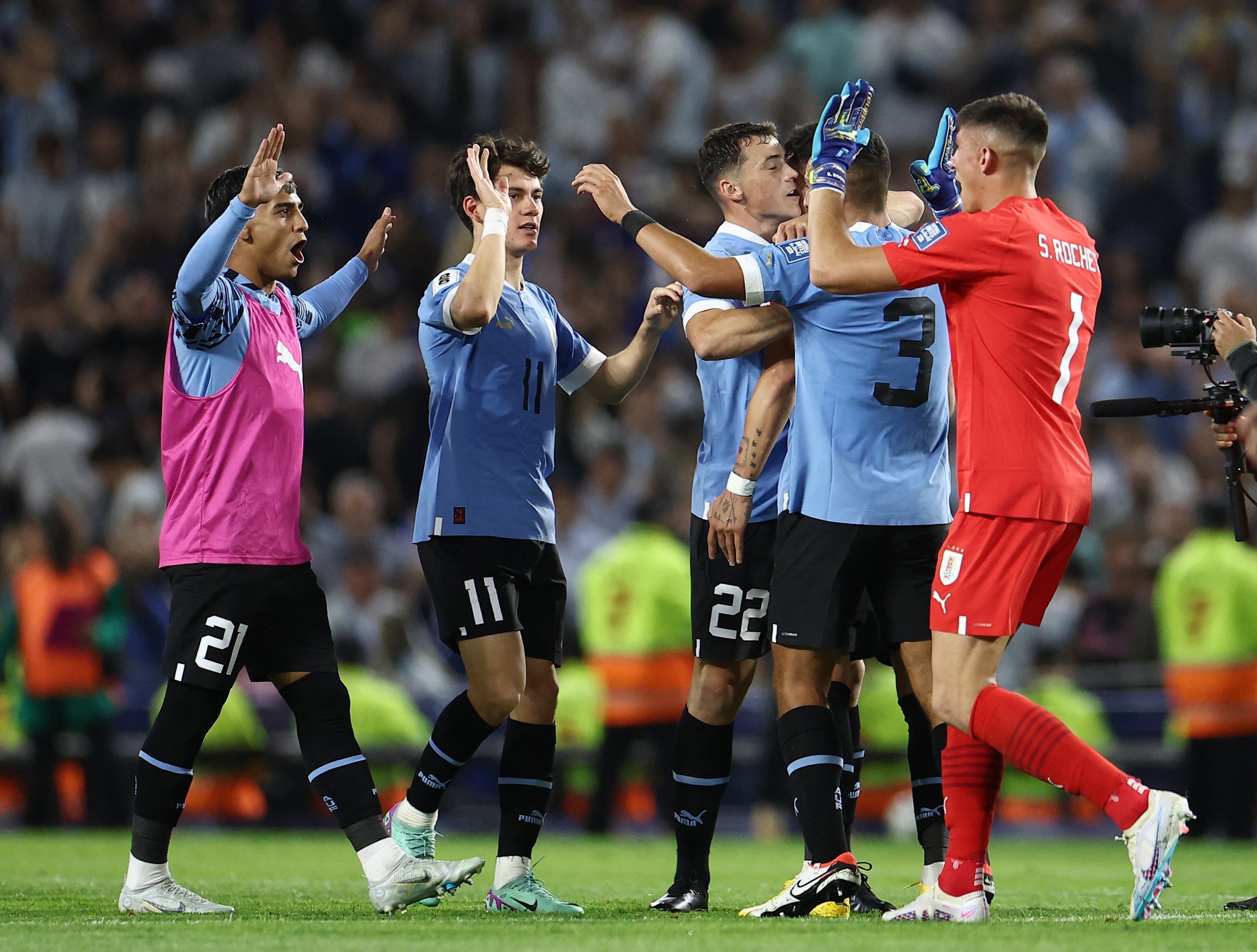 Messi th&agrave;nh tội đồ Argentina, Colombia ngược d&ograve;ng Brazil duy tr&igrave; mạch bất bại - Ảnh 2.
