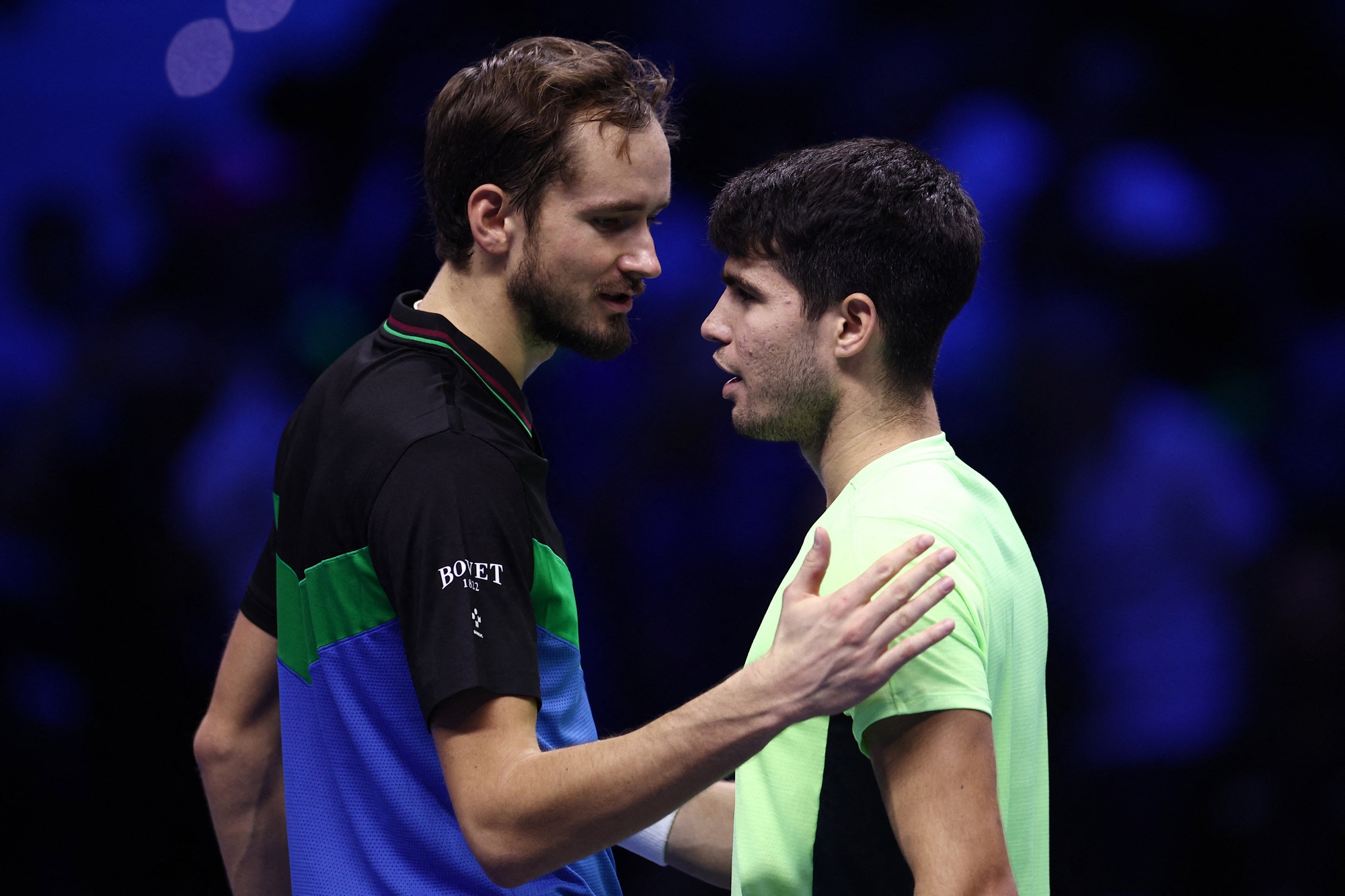 Đánh bại Medvedev, Alcaraz lần đầu vào bán kết và tái đấu Djokovic - Ảnh 2.
