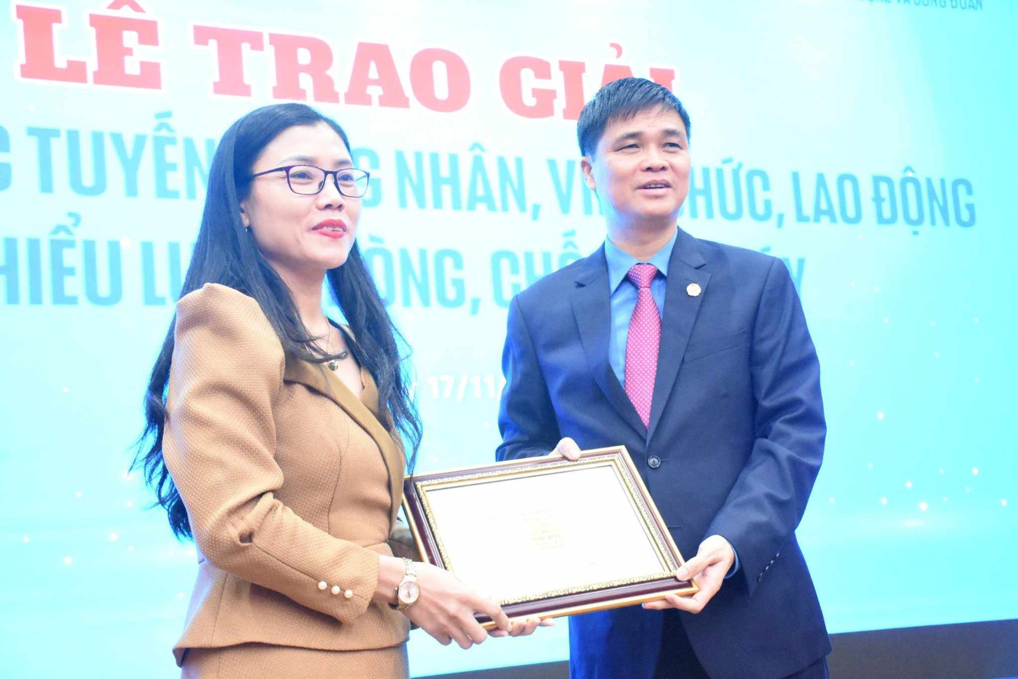 Kỷ niệm 94 năm ng&agrave;y Tạp ch&iacute; Lao động v&agrave; C&ocirc;ng đo&agrave;n xuất bản số đầu - Ảnh 4.