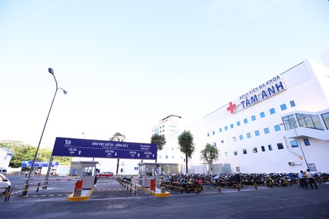TP HCM: Bé trai chào đời trên ghế xe ô tô