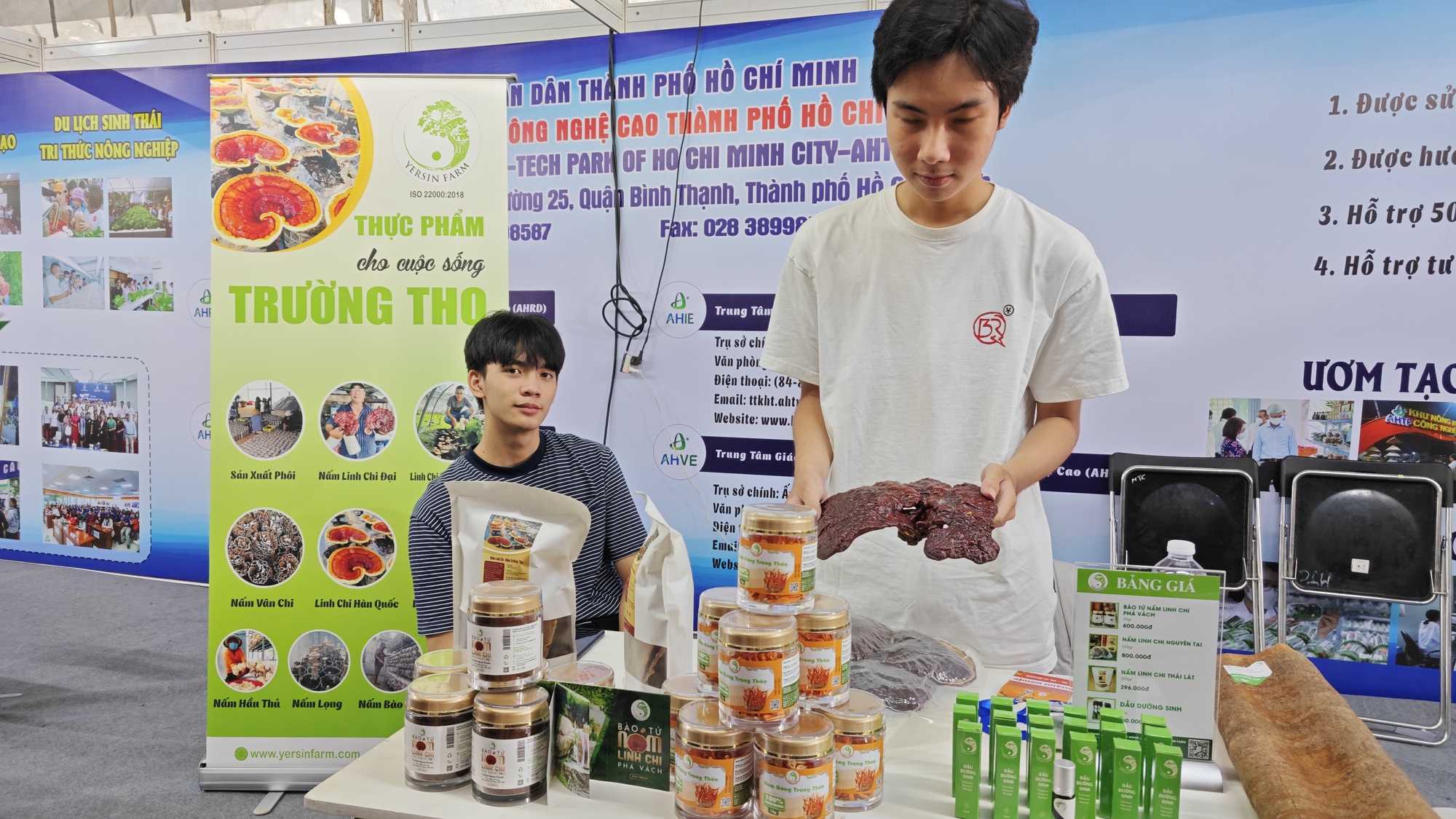 Nhiều s&acirc;m ngọc linh, đ&ocirc;ng tr&ugrave;ng hạ thảo tại hội chợ n&ocirc;ng nghiệp TP HCM - Ảnh 8.