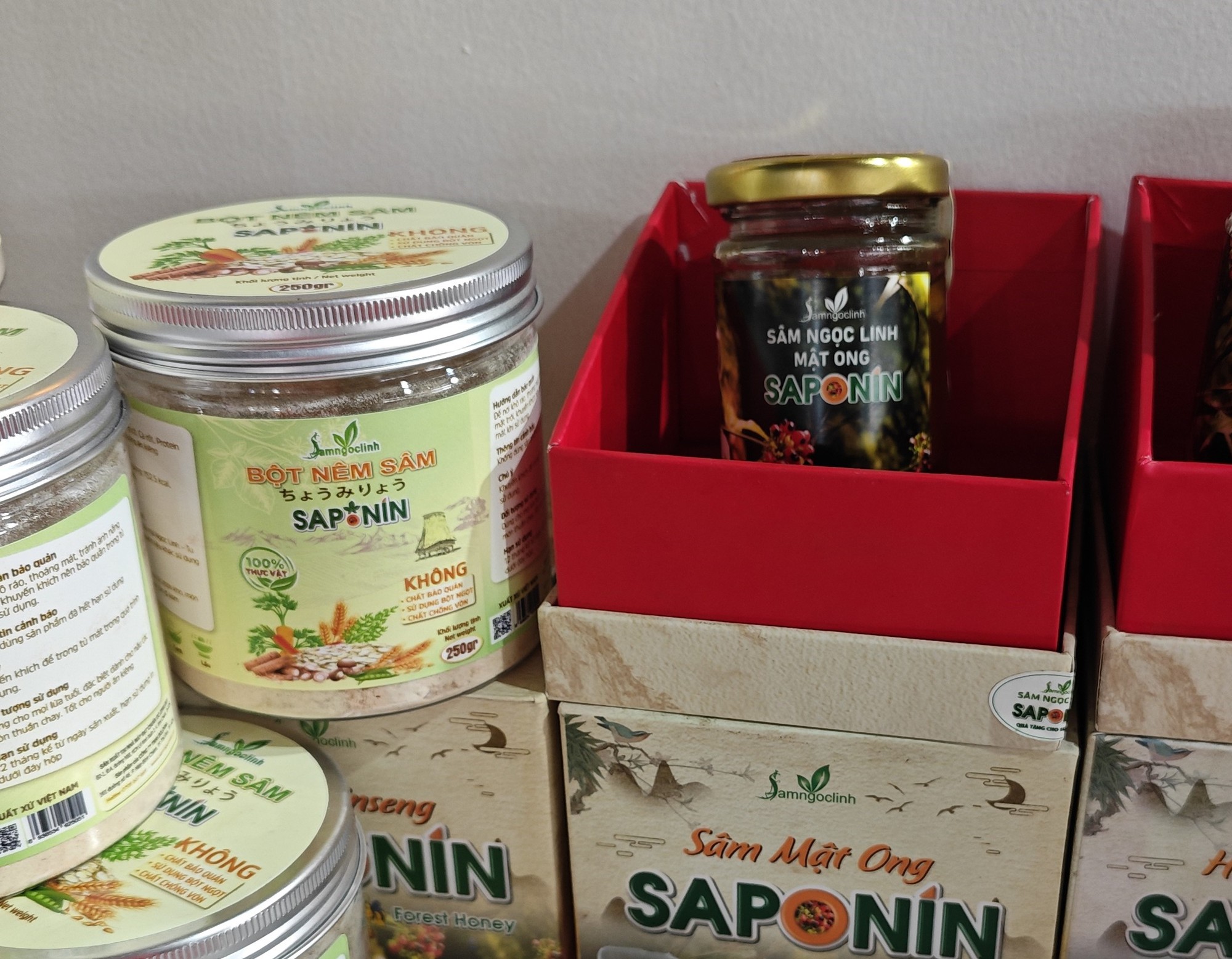 Nhiều s&acirc;m ngọc linh, đ&ocirc;ng tr&ugrave;ng hạ thảo tại hội chợ n&ocirc;ng nghiệp TP HCM - Ảnh 6.