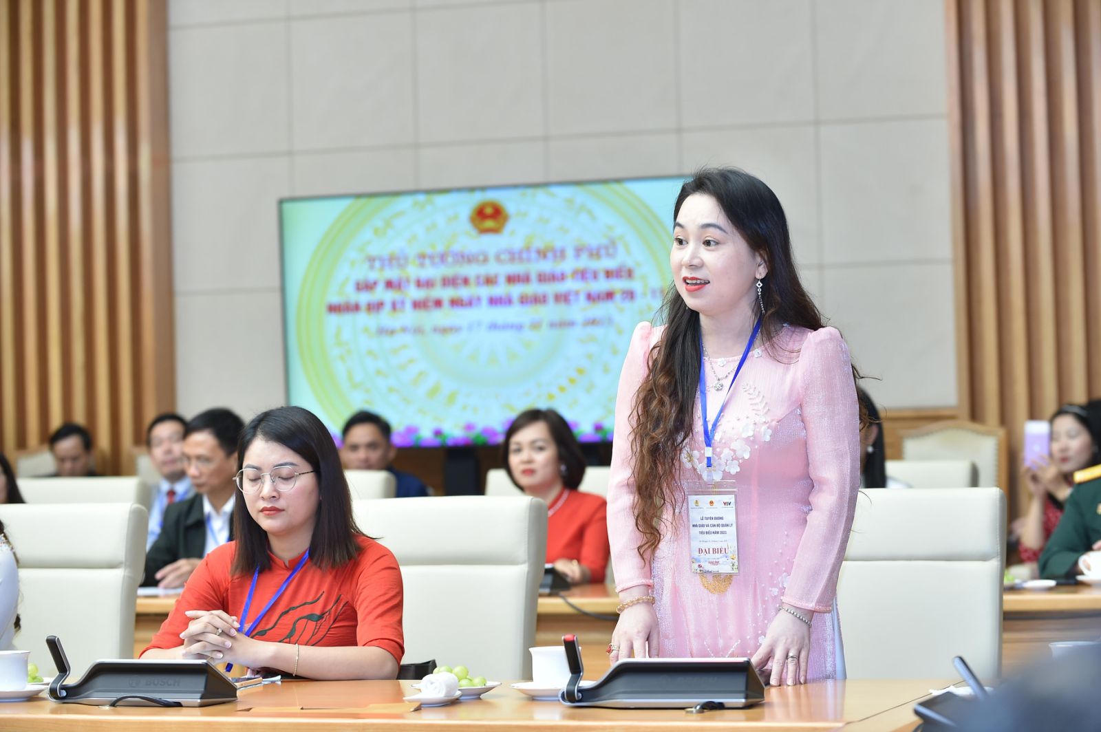 Thủ tướng: Chung sức với c&aacute;c thầy c&ocirc; trong sự nghiệp trồng người - Ảnh 5.
