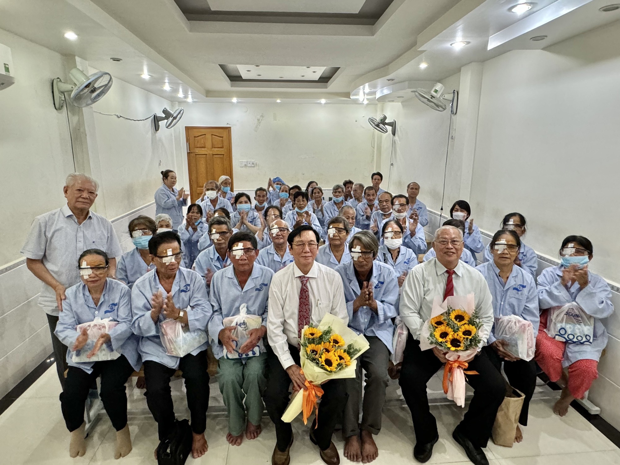 Nệm Vạn Thành đem lại ánh sáng cho bệnh nhân có hoàn cảnh khó khăn - Ảnh 2.