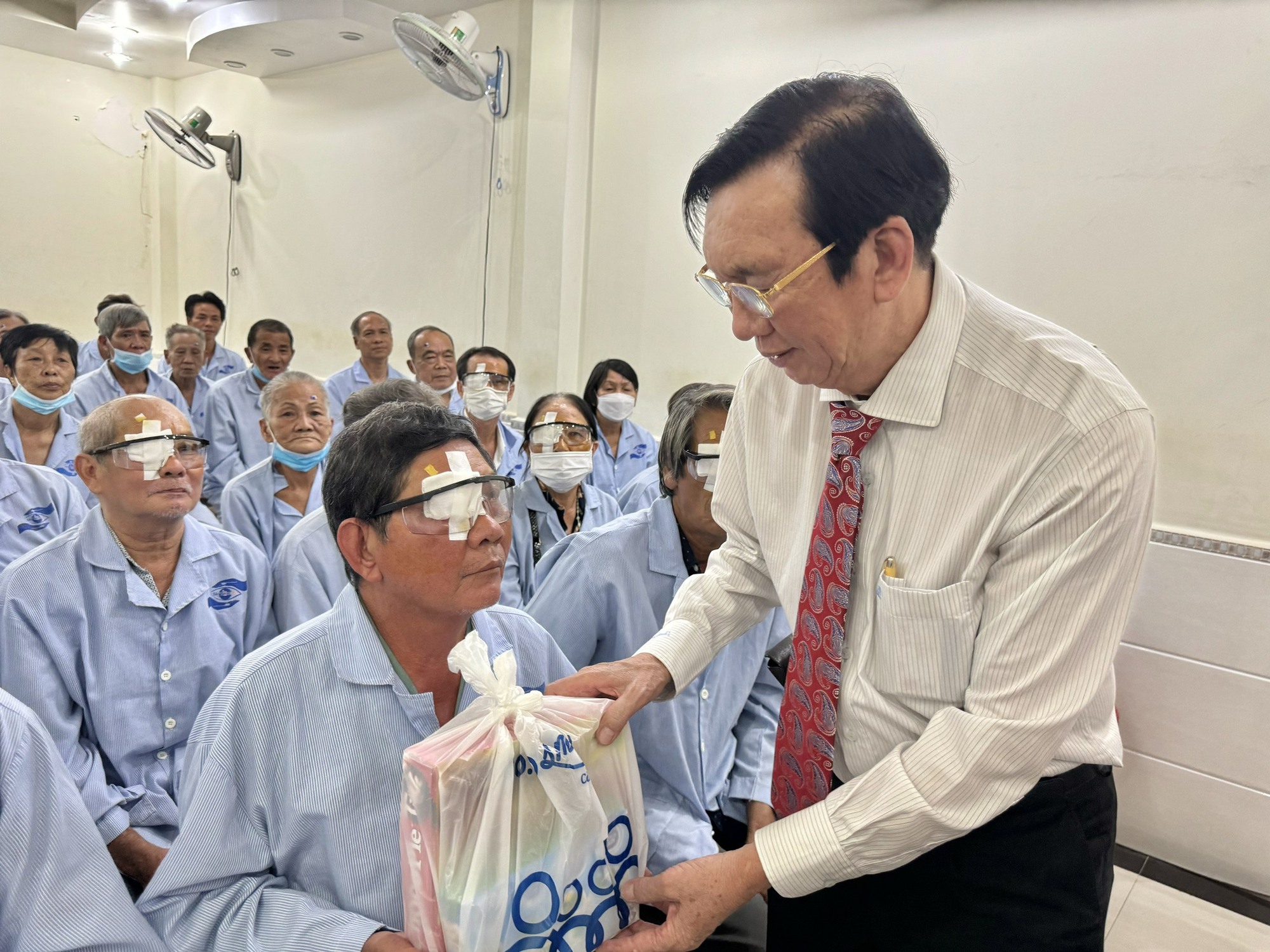 Nệm Vạn Thành đem lại ánh sáng cho bệnh nhân có hoàn cảnh khó khăn
