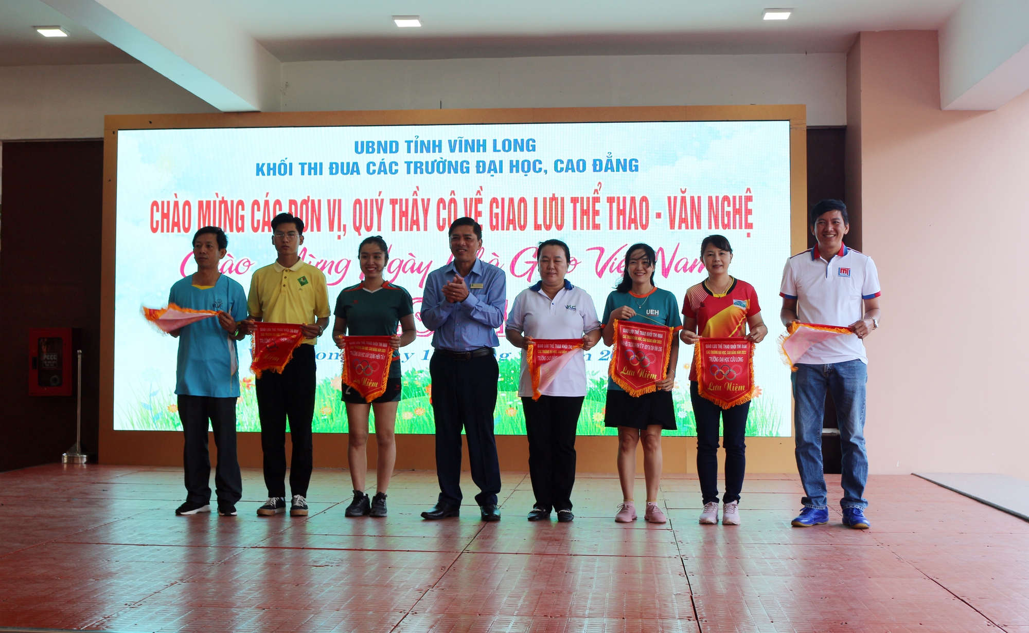 Trường ĐH Cửu Long đoạt 4 giải thể thao dịp 20-11 - Ảnh 1.