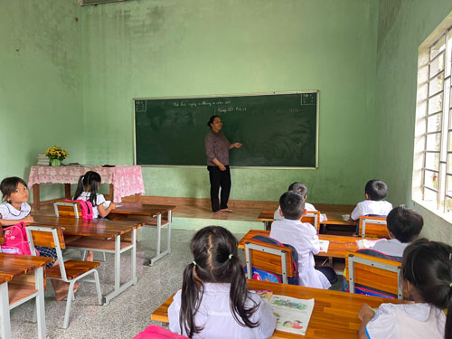 Bám bản xa, gieo con chữ - Ảnh 1.