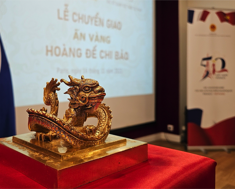 Ấn vàng Hoàng đế chi bảo đã được chuyển giao cho Việt Nam - Ảnh 3.