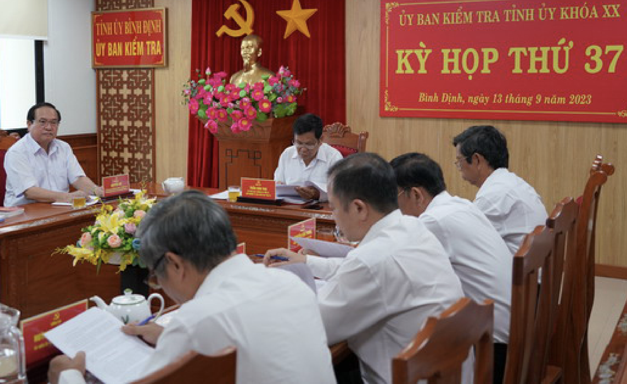 Kiểm điểm Ban cán sự đảng UBND Bình Định nhiệm kỳ 2011-2016 vì liên quan AIC - Ảnh 1.