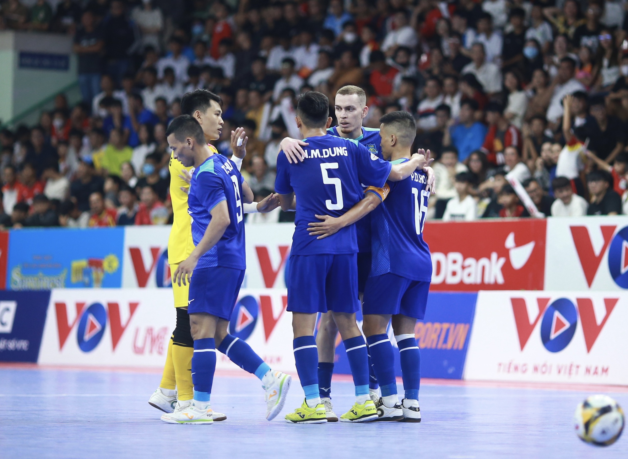 Futsal C&uacute;p quốc gia 2023: Th&aacute;i Sơn Nam v&ocirc; địch, ho&agrave;n tất c&uacute; đ&uacute;p danh hiệu - Ảnh 4.