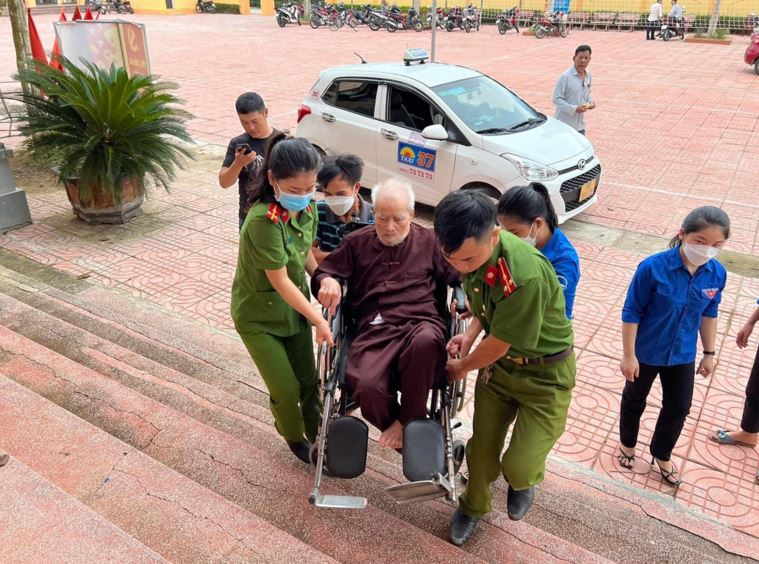 Truy tặng Huy hiệu Tuổi trẻ dũng cảm cho Đại u&yacute; Trần Trung Hiếu - Ảnh 3.