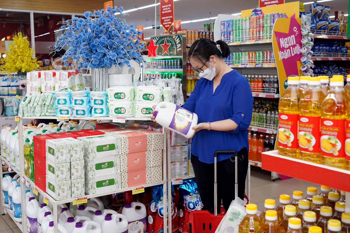 Hệ thống b&aacute;n lẻ Satra dự trữ h&agrave;ng h&oacute;a phục vụ Tết 2024 hơn 550 tỉ đồng - Ảnh 1.