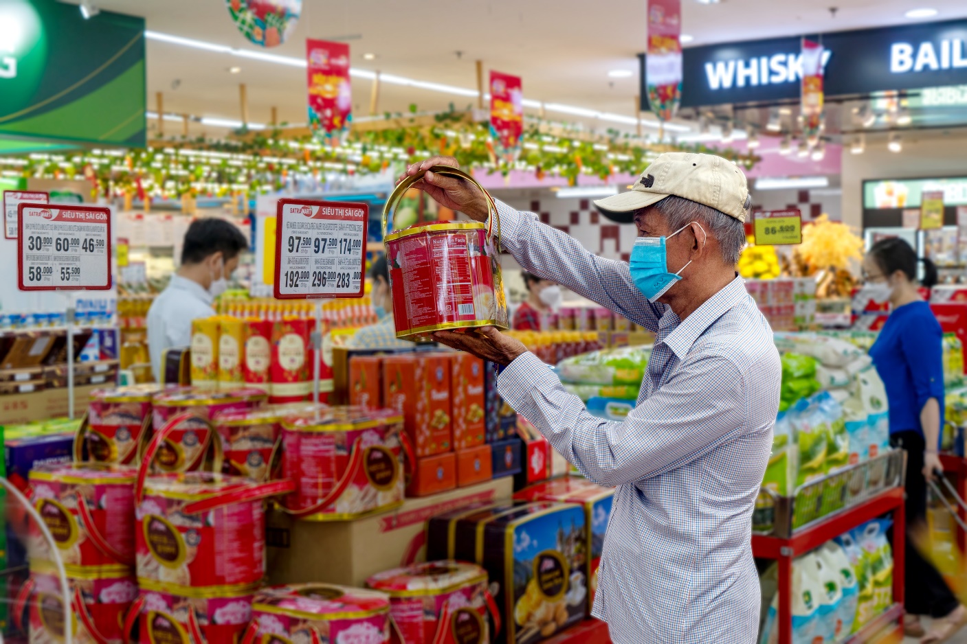 Hệ thống b&aacute;n lẻ Satra dự trữ h&agrave;ng h&oacute;a phục vụ Tết 2024 hơn 550 tỉ đồng - Ảnh 2.