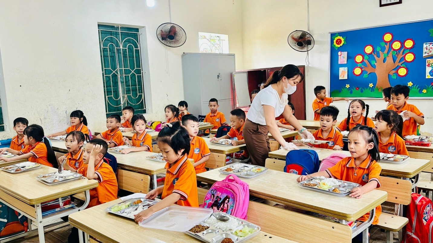 Kiểm tra an to&agrave;n thực phẩm bếp ăn trường học tại huyện Ph&uacute;c Thọ - Ảnh 3.