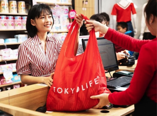 Khai trương cửa h&agrave;ng UNIQLO Ho&agrave;n Kiếm, TokyoLife sinh nhật 7 tuổi - Ảnh 1.