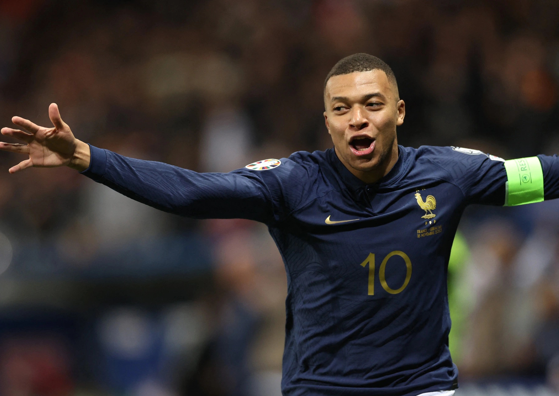 Vượt Ronaldo và Messi, Mbappe đạt 300 bàn với ít thời gian hơn