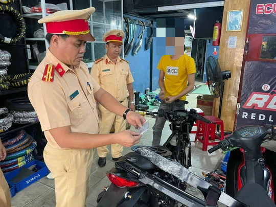 Công an đột kích hàng loạt “lò” độ xe tại Đà Nẵng - Ảnh 2.