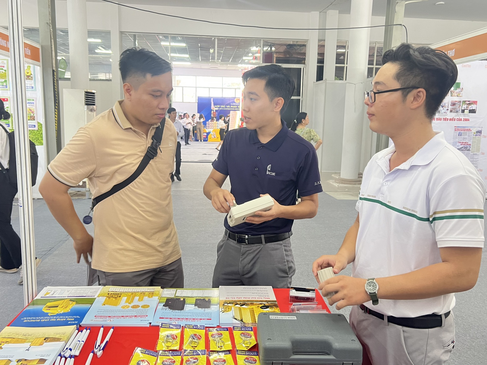 Cần Thơ: Khai mạc sự kiện lớn ch&agrave;o mừng 20 năm th&agrave;nh phố trực thuộc trung ương - Ảnh 16.