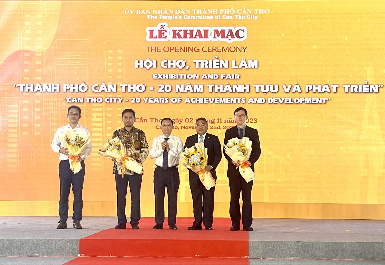 Cần Thơ: Khai mạc sự kiện lớn ch&agrave;o mừng 20 năm th&agrave;nh phố trực thuộc trung ương - Ảnh 2.
