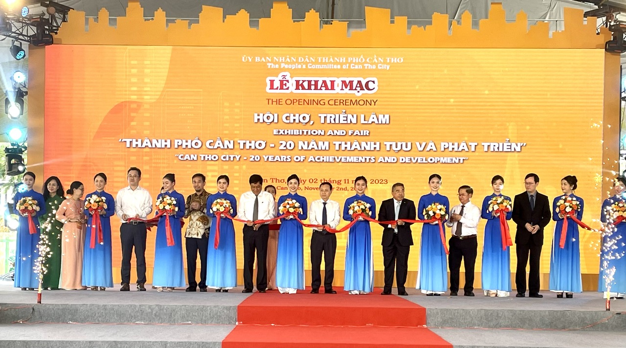 Cần Thơ: Khai mạc sự kiện lớn ch&agrave;o mừng 20 năm th&agrave;nh phố trực thuộc trung ương - Ảnh 3.