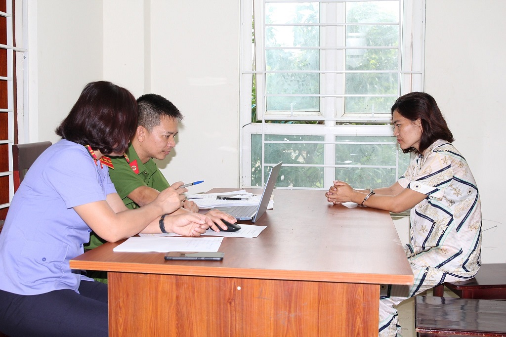Thông báo tìm nạn nhân của nữ thầy bói thua lỗ do đầu tư chứng khoán