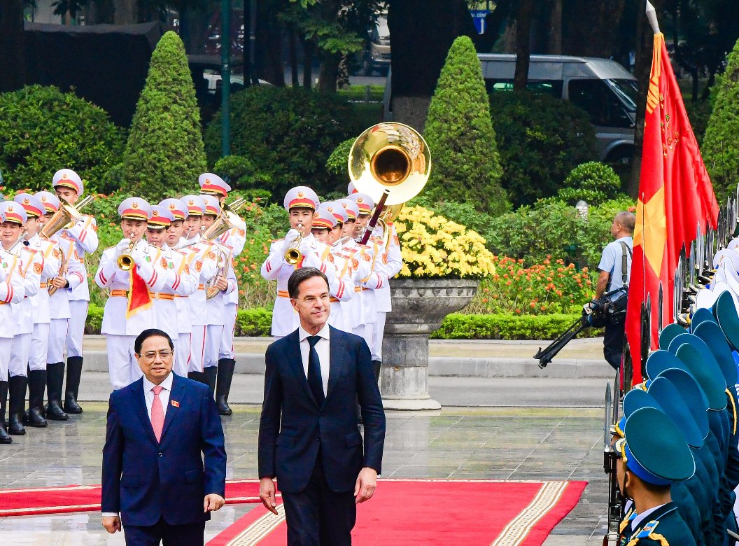 Cận cảnh Thủ tướng Phạm Minh Ch&iacute;nh đ&oacute;n Thủ tướng H&agrave; Lan - Ảnh 7.