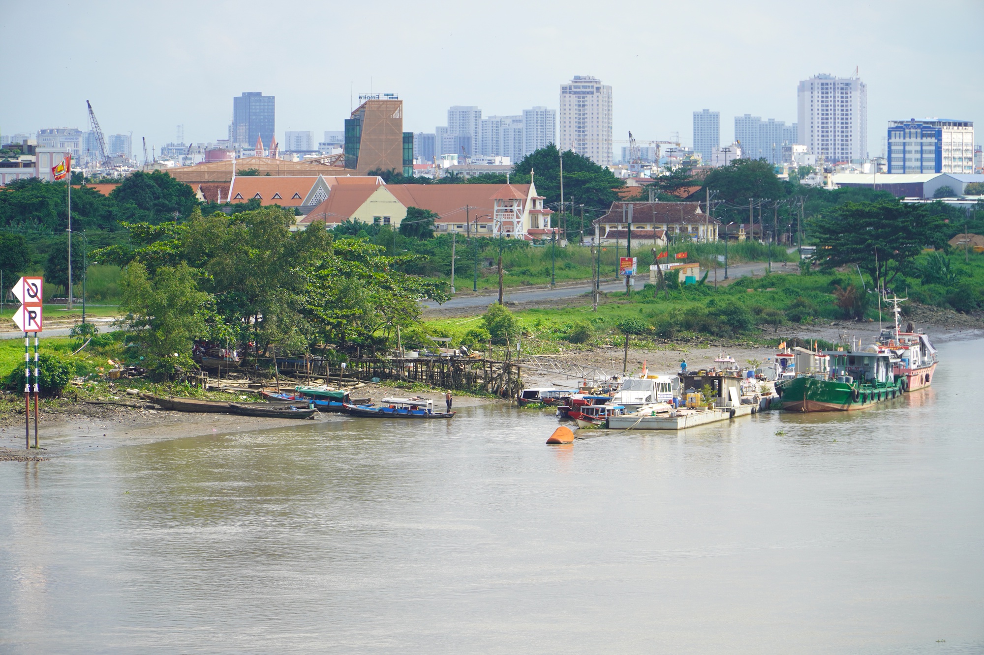 Th&ecirc;m mặt bằng thi c&ocirc;ng đường ven s&ocirc;ng S&agrave;i G&ograve;n ở Thủ Thi&ecirc;m - Ảnh 2.