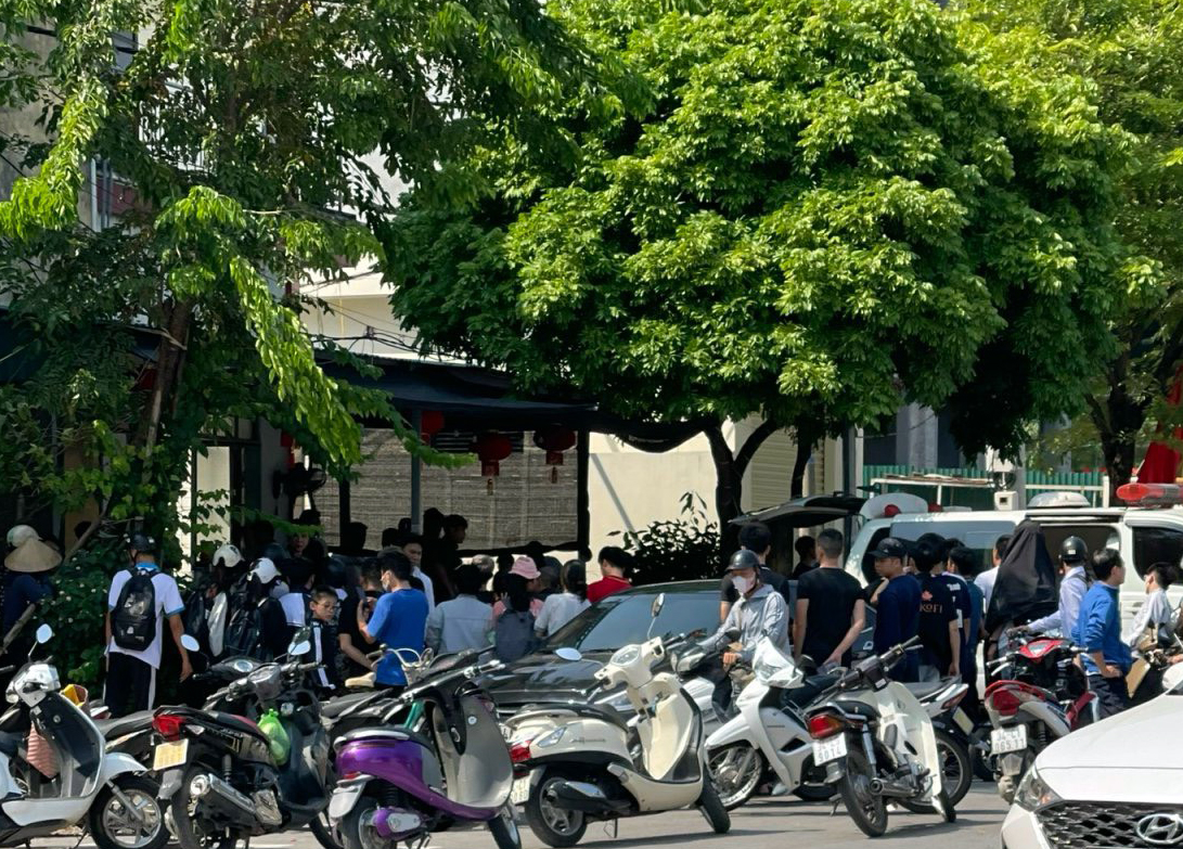 Chồng 26 tuổi dùng hung khí sát hại vợ rồi tự tử