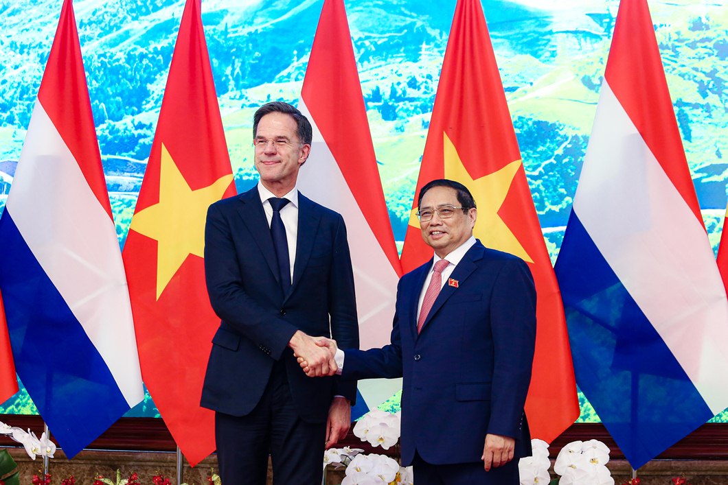Cận cảnh Thủ tướng Phạm Minh Ch&iacute;nh đ&oacute;n Thủ tướng H&agrave; Lan - Ảnh 14.