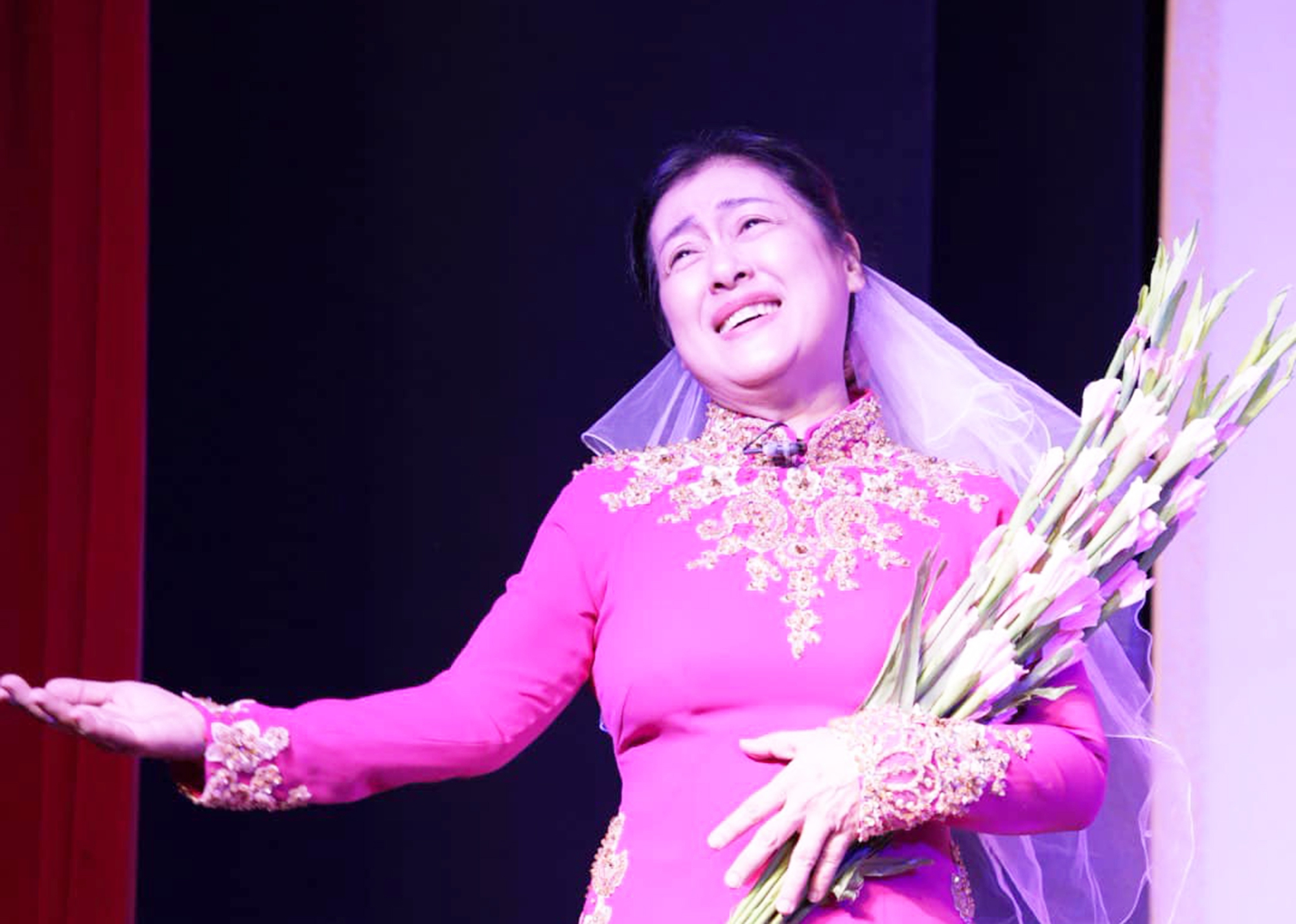 Nghệ sĩ Thanh Thủy thêm một lần mặc "áo cưới"