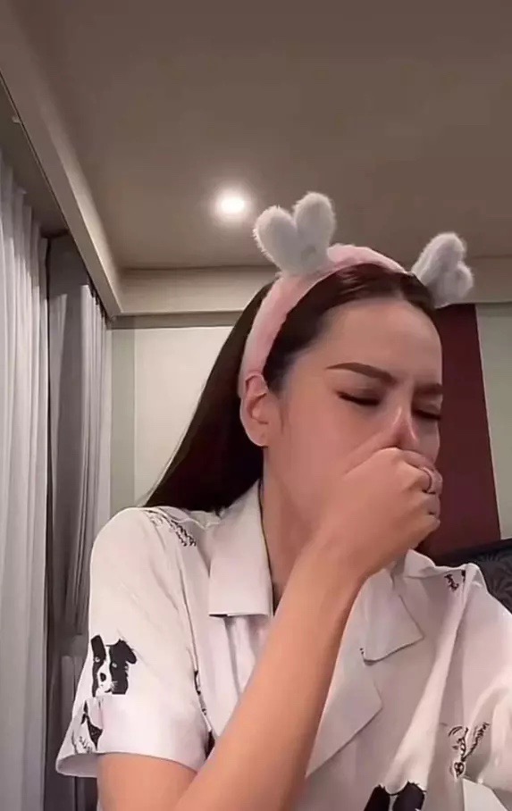 Một hoa hậu nhập viện l&uacute;c nửa đ&ecirc;m, sức khỏe đ&aacute;ng ngại - Ảnh 3.