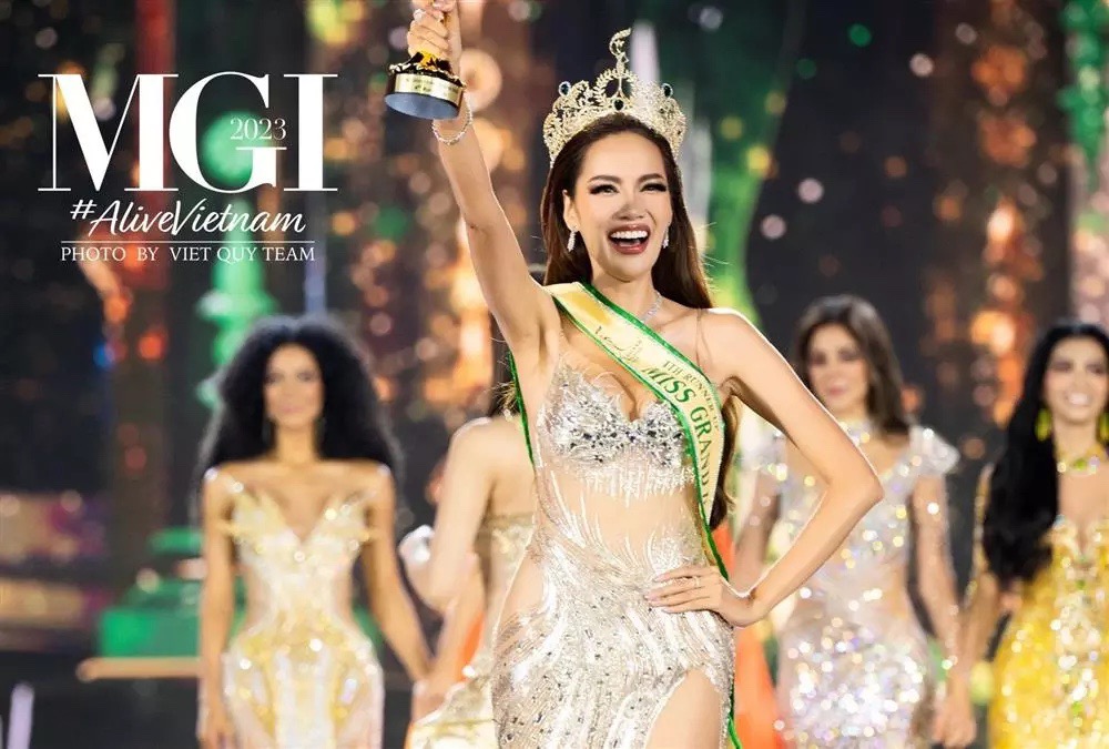 Một hoa hậu nhập viện lúc nửa đêm, sức khỏe đáng ngại
