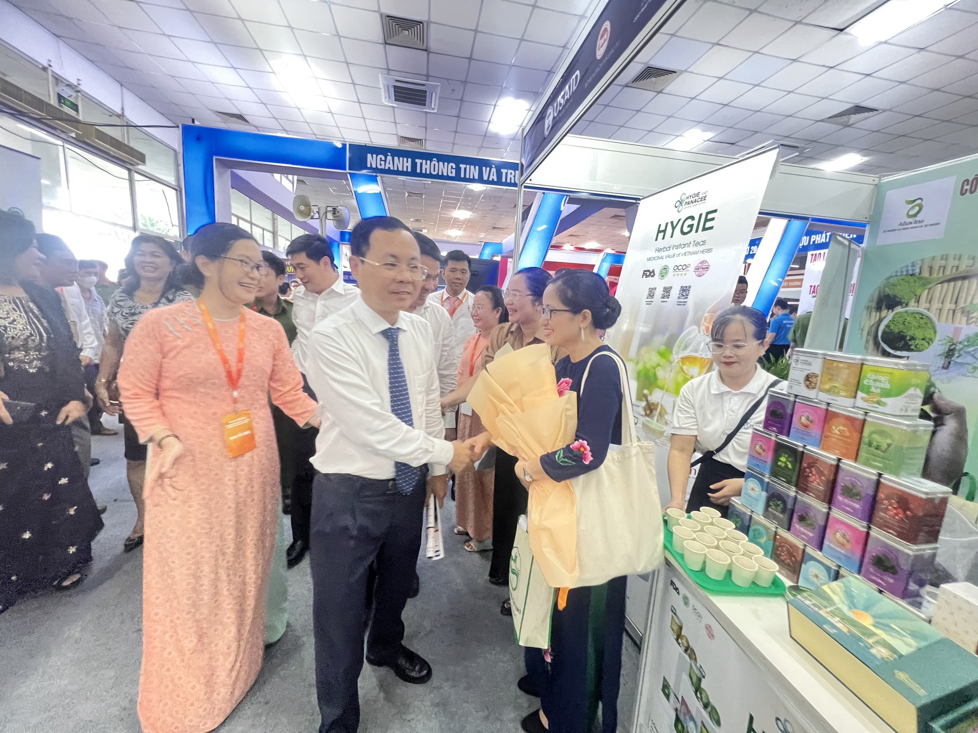 Cần Thơ: Khai mạc sự kiện lớn ch&agrave;o mừng 20 năm th&agrave;nh phố trực thuộc trung ương - Ảnh 5.