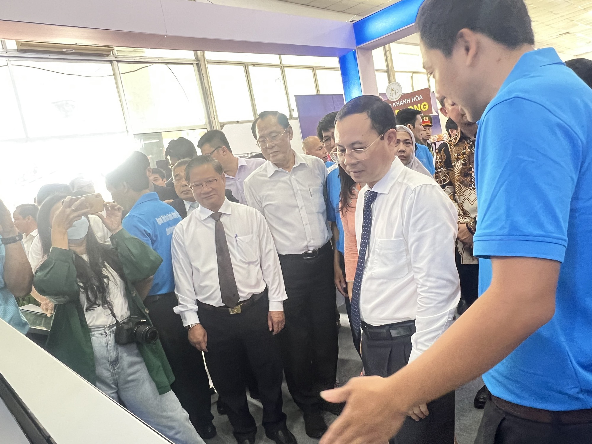 Cần Thơ: Khai mạc sự kiện lớn ch&agrave;o mừng 20 năm th&agrave;nh phố trực thuộc trung ương - Ảnh 8.