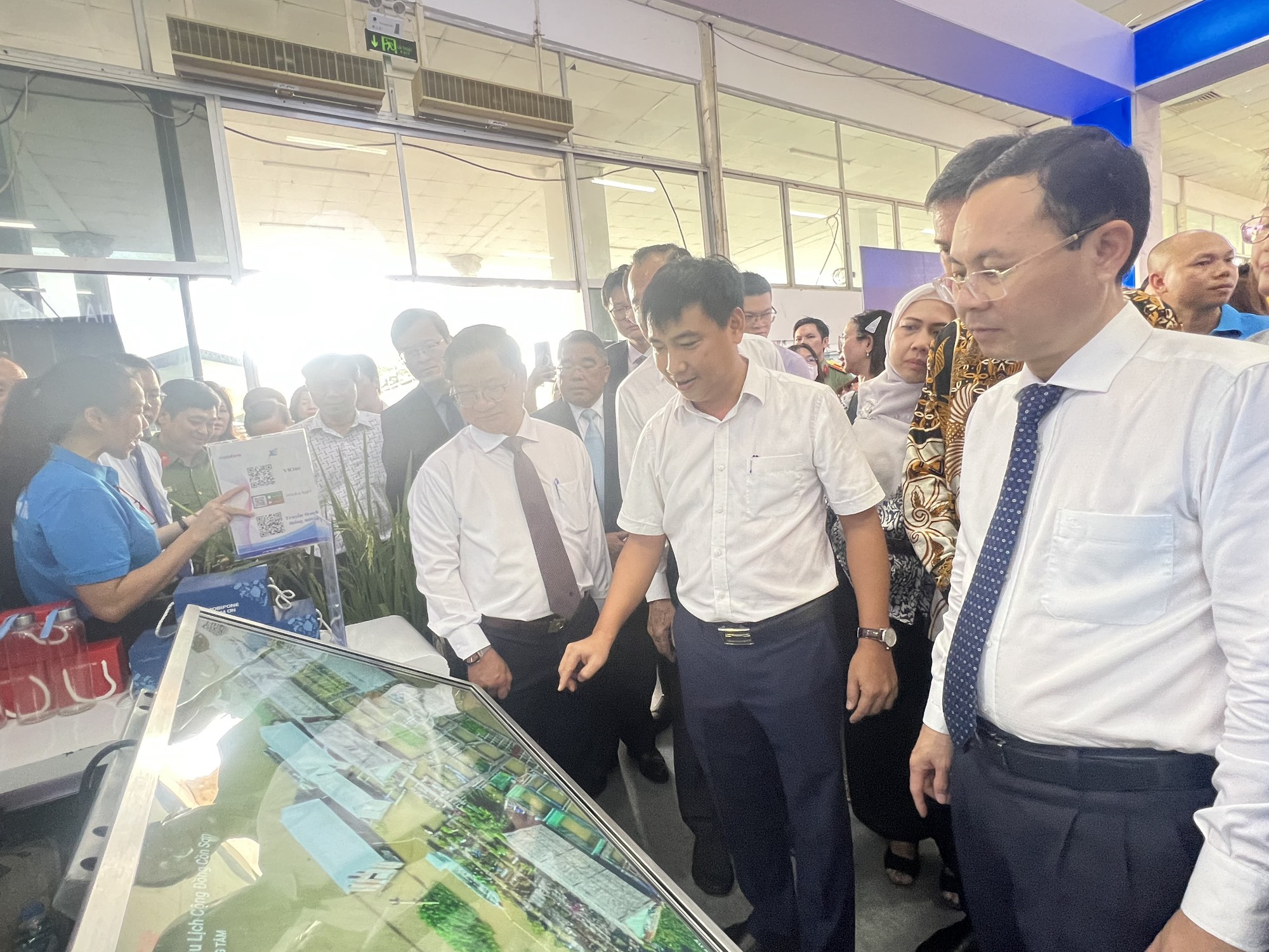 Cần Thơ: Khai mạc sự kiện lớn ch&agrave;o mừng 20 năm th&agrave;nh phố trực thuộc trung ương - Ảnh 6.