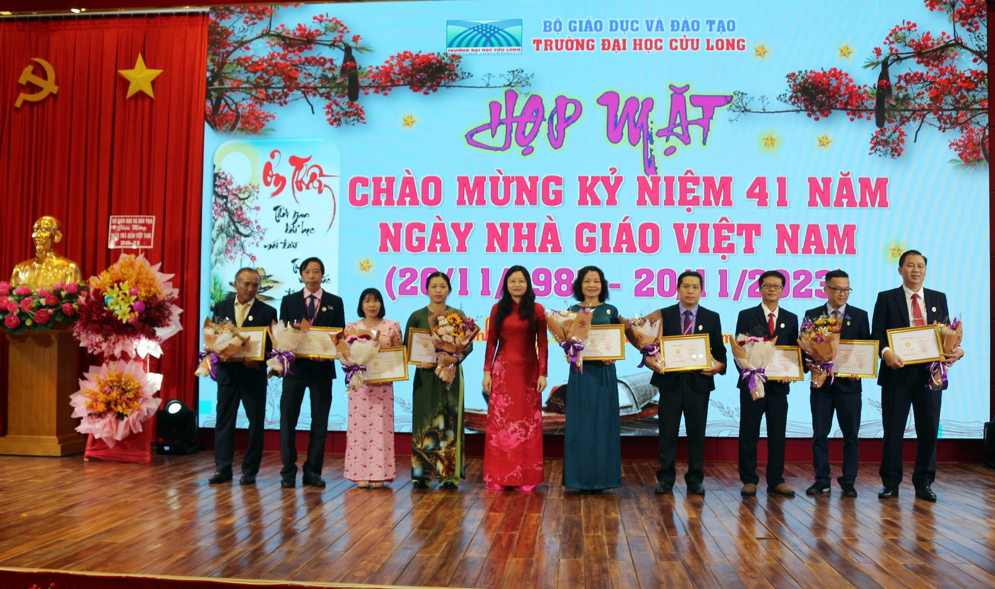 Trường Đại học Cửu Long họp mặt kỷ niệm 41 năm Ngày Nhà giáo Việt Nam