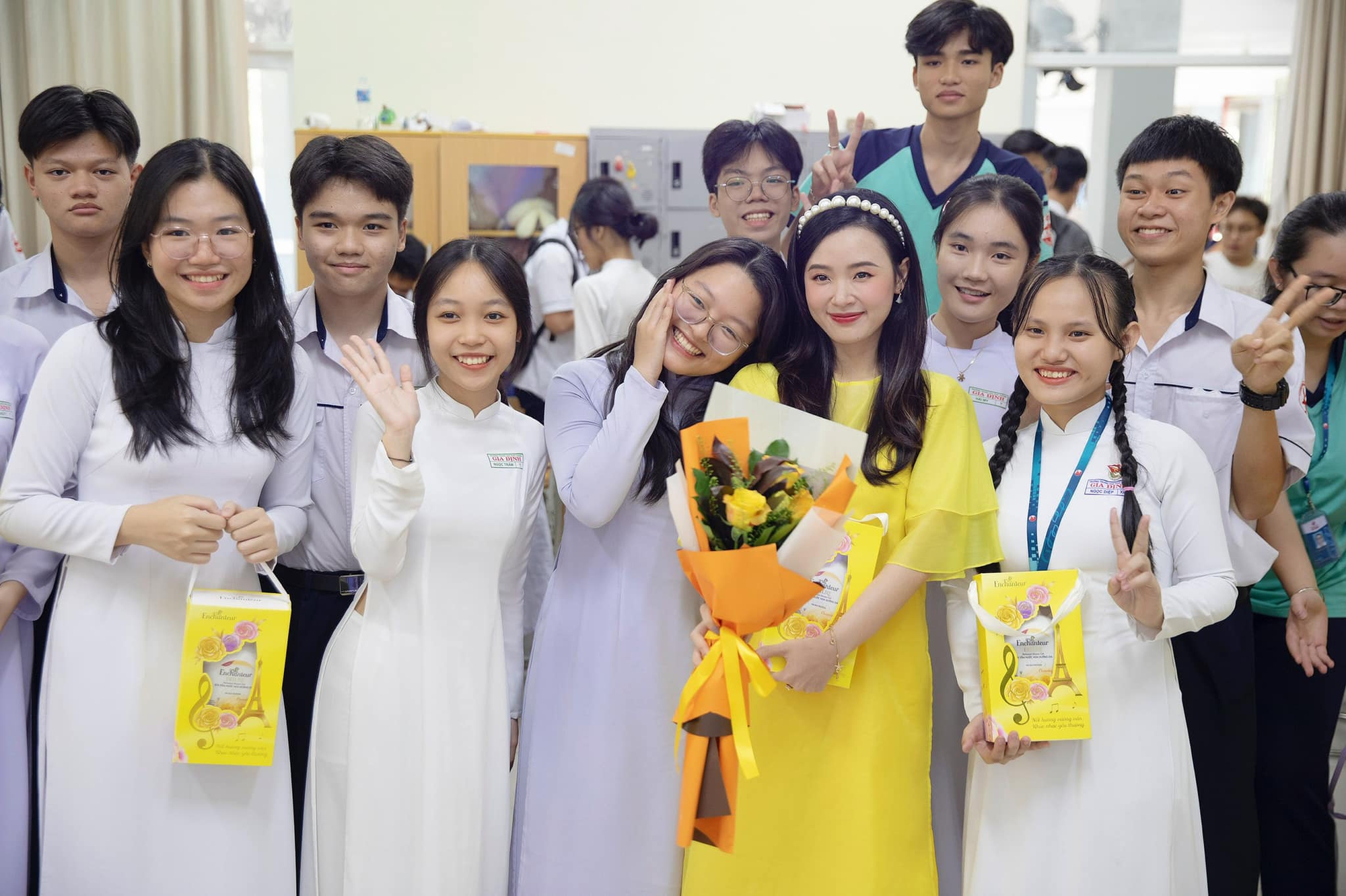 Showbiz Việt: Loạt sao mừng ng&agrave;y 20 -11 - Ảnh 5.
