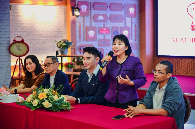 GenZ  th&iacute;ch th&uacute; với B&aacute;nh kem 1 chữ tặng thầy c&ocirc; ng&agrave;y 20-11 - Ảnh 4.