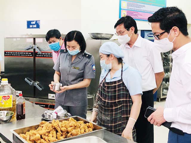 Tăng cường quản l&yacute; về an to&agrave;n thực phẩm - Ảnh 2.